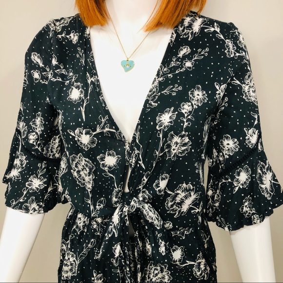 KIVARI Navy & White Floral Playsuit Romper XS Front Tie, Elastic Waist, Pockets - Picture 4 of 12